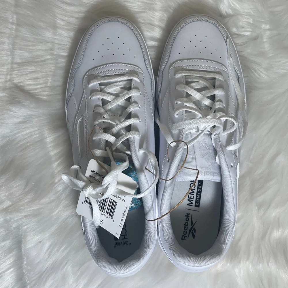 NWT Reebok Classic White Athletic Leather Sneakers
